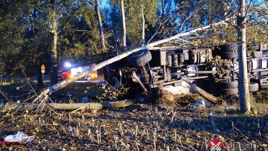 Tragiczny wypadek. Zderzenie busa z ciężarówką