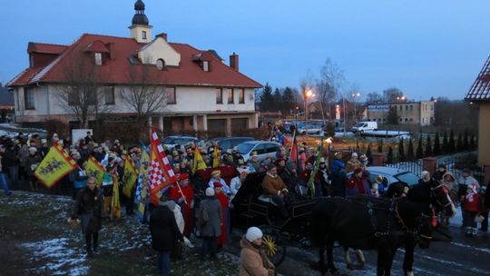 Setki osób w lubańskim orszaku