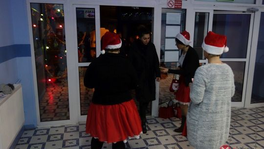 Tłumy na zabawie Mikołajkowej