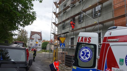 Pożar, płonące sadze i atak na rusztowaniu