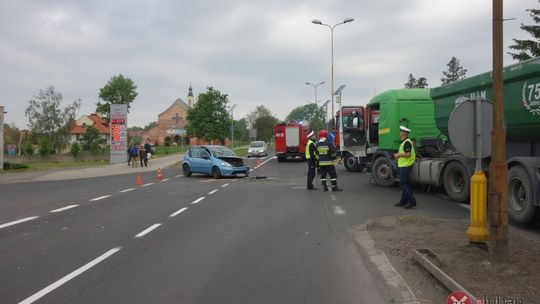 Kolizja ciężarówki z osobówką