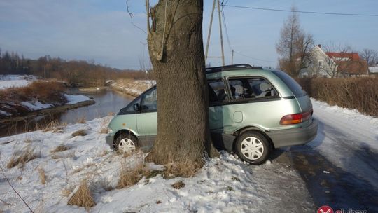 Lód na bocznych drogach