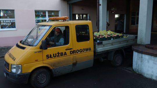 SKOB rozdaje żywność najuboższym