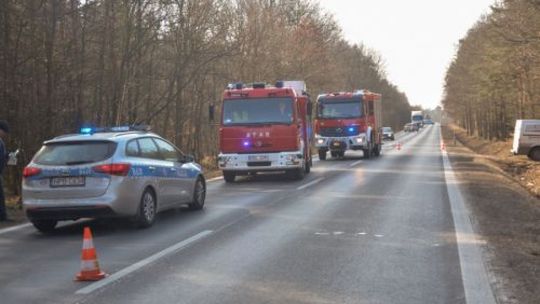 Zderzenie samochodu z przyczepą