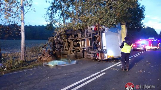 Tragiczny wypadek. Zderzenie busa z ciężarówką