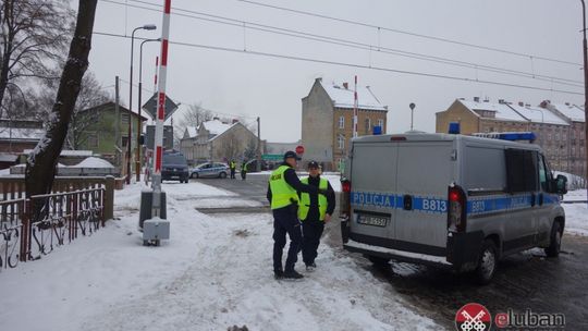 Mężczyzna rzucił się pod pociąg