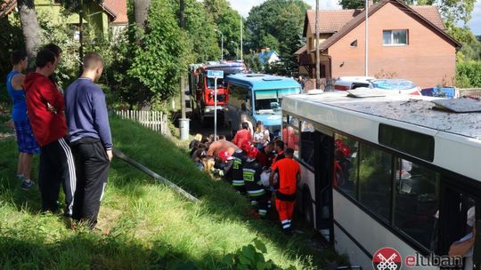 Wypadek autobusu w Zarębie