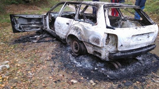 Ukradł auto, ukrył je, a następnie spalił