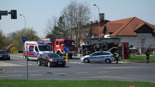 Wywrócił się strażacki podnośnik