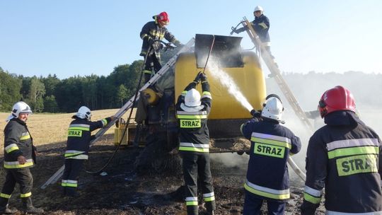 Huk i kłęby dymu nad Zarębą