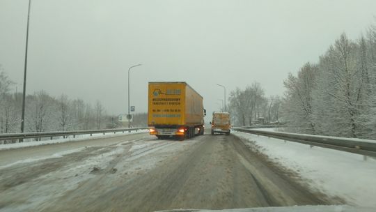 Trudne warunki na drodze do Jeleniej Góry