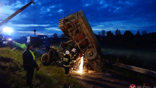 Dwie osoby w szpitalu, po zderzeniu TIR-a z traktorem