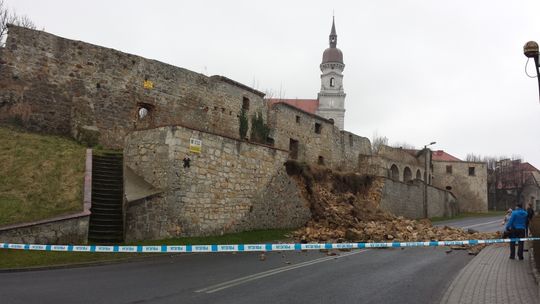 Zawalił się mur obronny w Nowogrodźcu