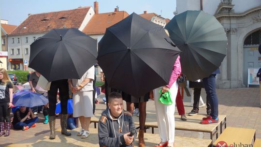 Happening na lubańskim Rynku „BEZPIECZNY SENIOR”