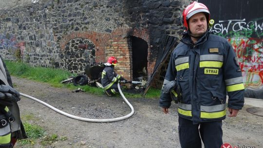 Pożar komórki w murze obronnym