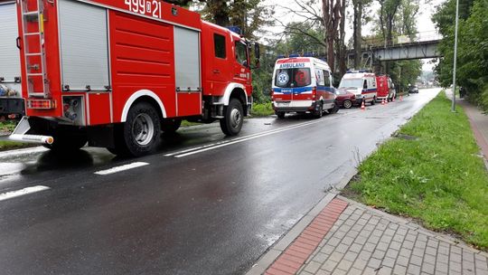 Hondą w drzewo. Kolejne zdarzenie drogowe