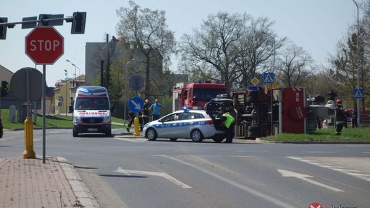 Wywrócił się strażacki podnośnik