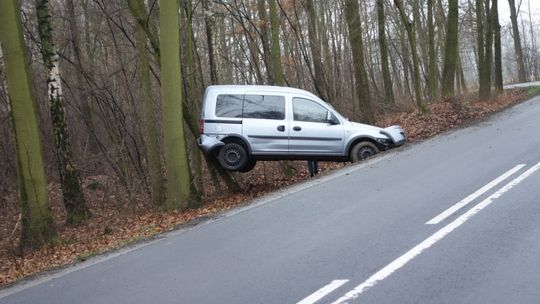 Auto dosłownie wyleciało z drogi