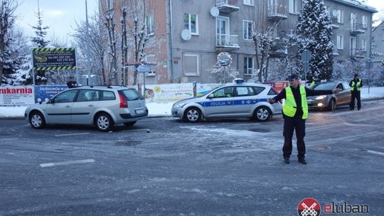 Rowerzysta uderzył w auto