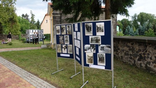 Przeszłość ukryta na dawnej fotografii