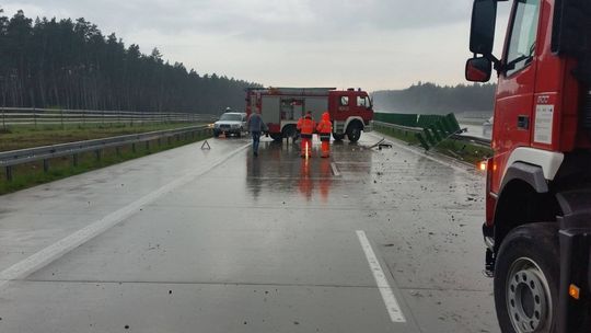 Wpadł w poślizg na autostradzie