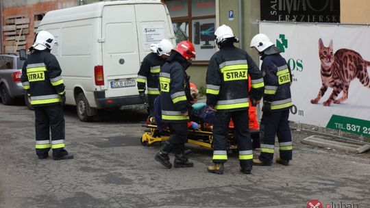 Pożar, płonące sadze i atak na rusztowaniu