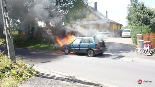 Auto spłonęło na ul. Dolnej