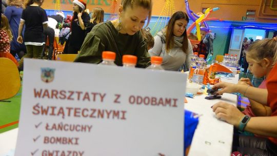 Tłumy na zabawie Mikołajkowej