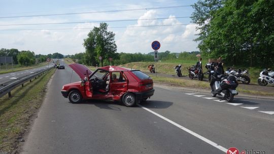 Kolizja na zjeździe w kierunku autostrady