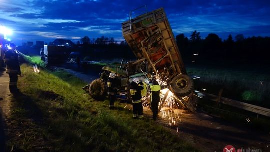 Dwie osoby w szpitalu, po zderzeniu TIR-a z traktorem