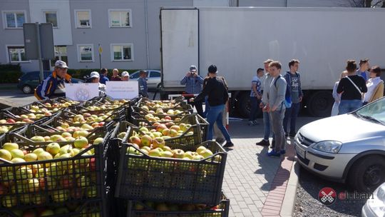 Kolejny TIR owoców przyjechał do Lubania