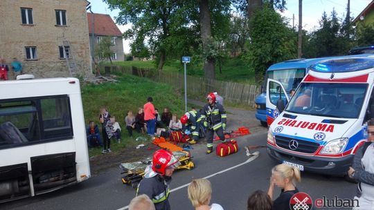 Wypadek autobusu w Zarębie