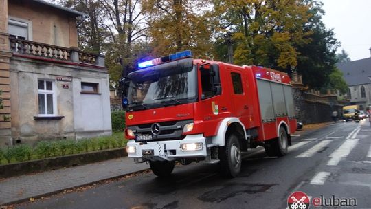 Olej na drodze między Lubaniem a Leśną