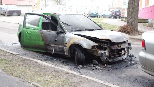 Podpalony samochód w Lubaniu