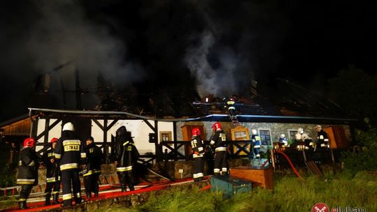 Uderzenie pioruna przyczyną pożaru.