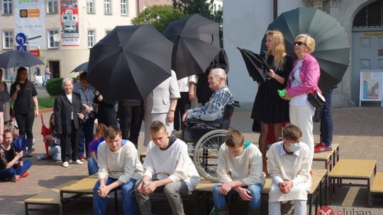 Happening na lubańskim Rynku „BEZPIECZNY SENIOR”