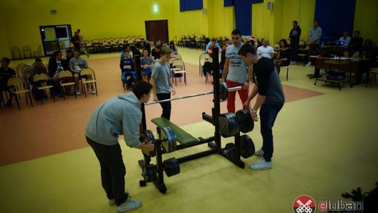 Mikołajkowe wyciskanie sztangi