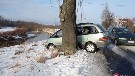 Lód na bocznych drogach