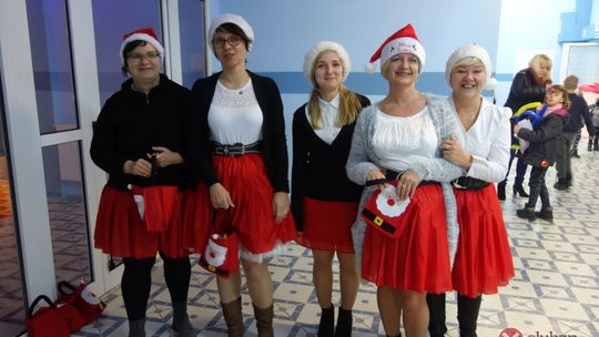Tłumy na zabawie Mikołajkowej