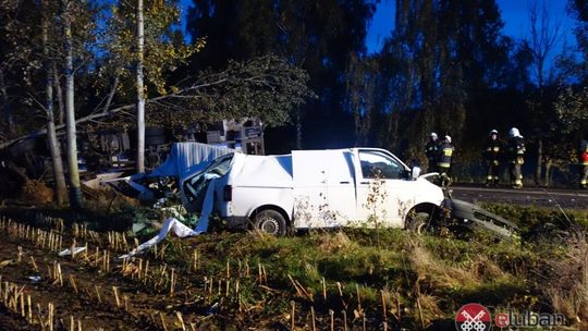 Tragiczny wypadek. Zderzenie busa z ciężarówką