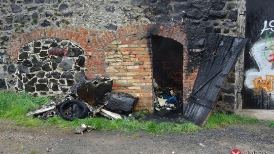 Pożar komórki w murze obronnym