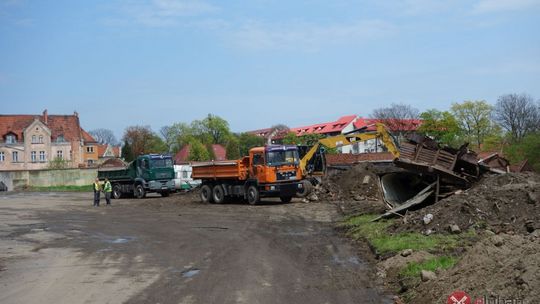 Ruszyła rozbiórka dworca autobusowego w Lubaniu