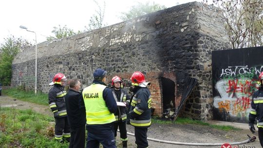 Pożar komórki w murze obronnym