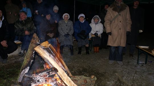 Kolędowanie przy ognisku