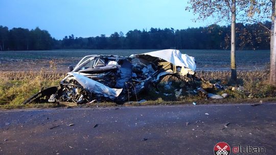 Tragiczny wypadek. Zderzenie busa z ciężarówką