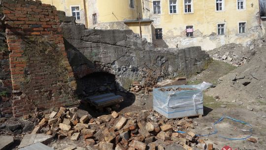 W Lubaniu odkryto studnię pełną artefaktów