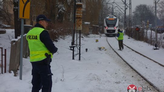 Mężczyzna rzucił się pod pociąg