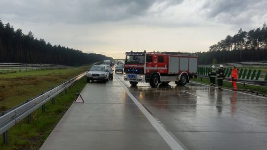 Wpadł w poślizg na autostradzie