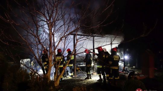 Pożar altany na działkach przy ul. Mostowej