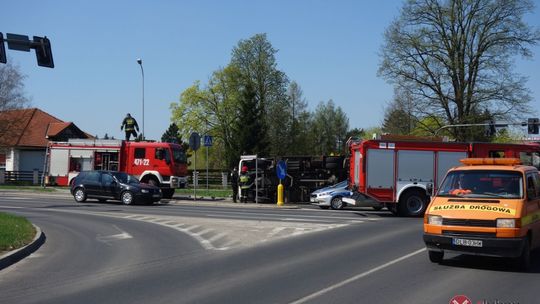 Wywrócił się strażacki podnośnik